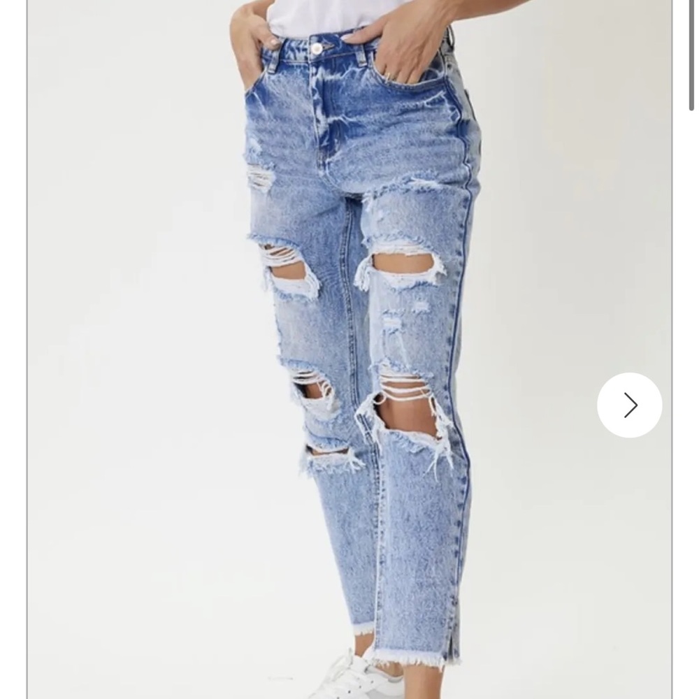 NWT KanCan distressed mom jean